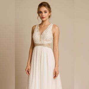 Soieblu White Sleeveless V-Neck Wedding Gown XS‎